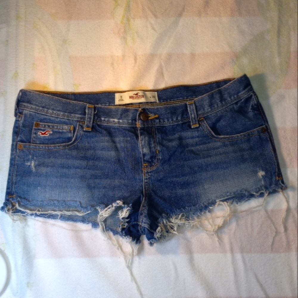 Hollister lowrise denim shorts size 11